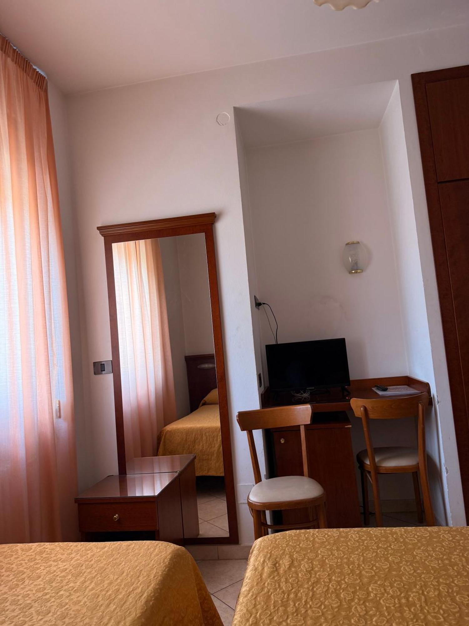 Grifone Hotel Perugia Exterior photo